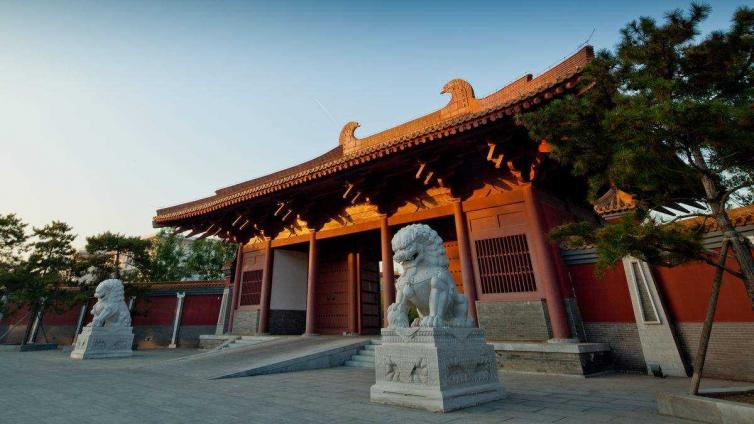 易经风水中“千金门楼四两房屋”该如何解读